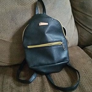 💕📚Mini backpack - must go💕